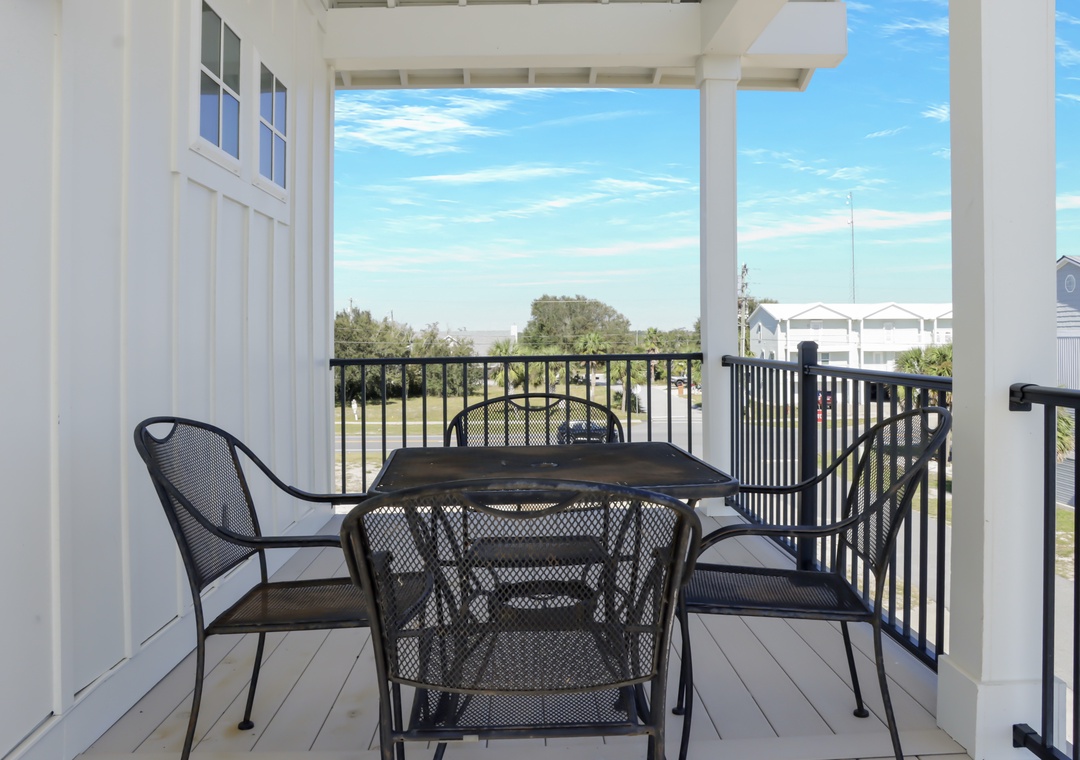 Bedroom 2 - Outdoor Dining on Beach View Deck