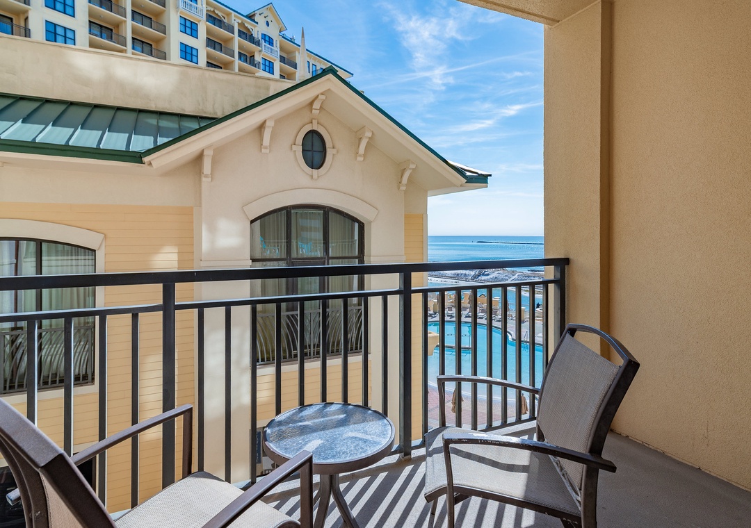 Emerald Grande W421 balcony