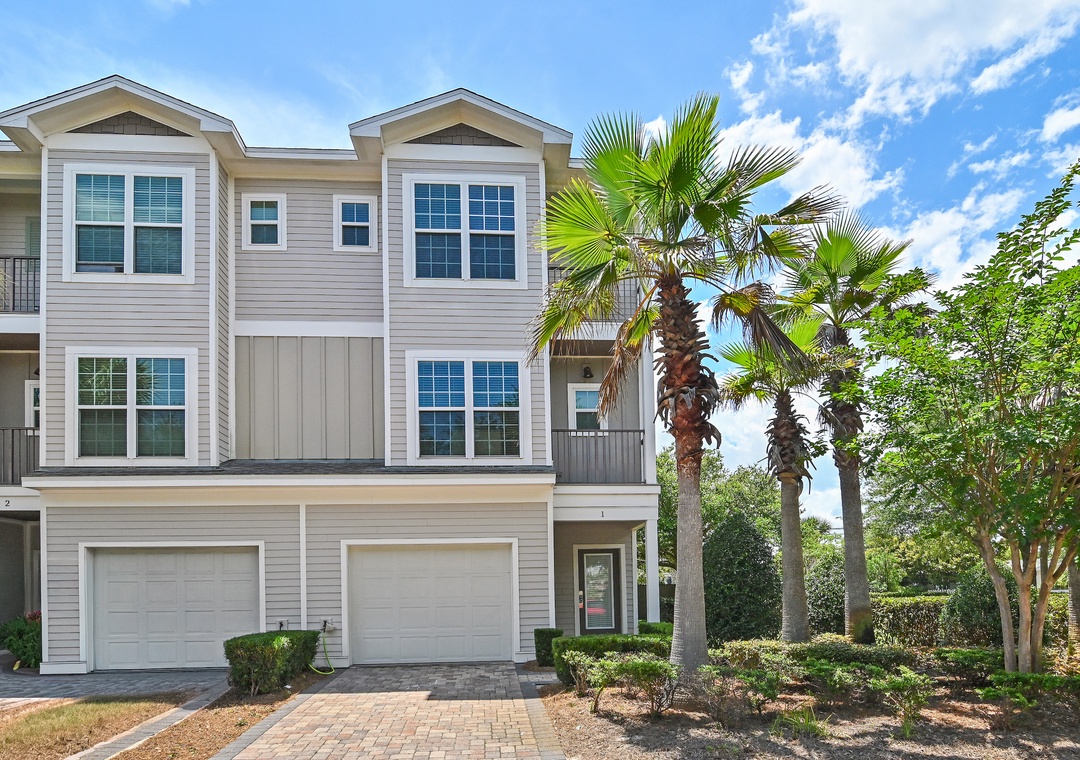 Driftwood Townhomes #1- Beachwaves