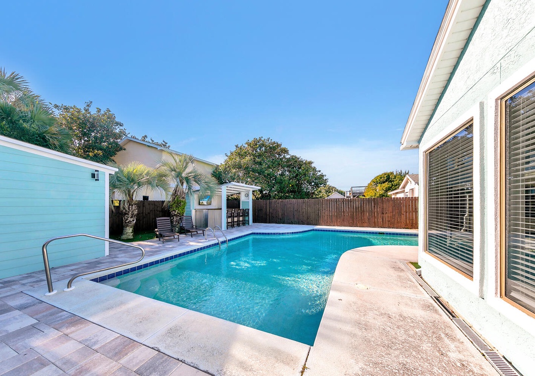 Tiki Palms Paradise pool