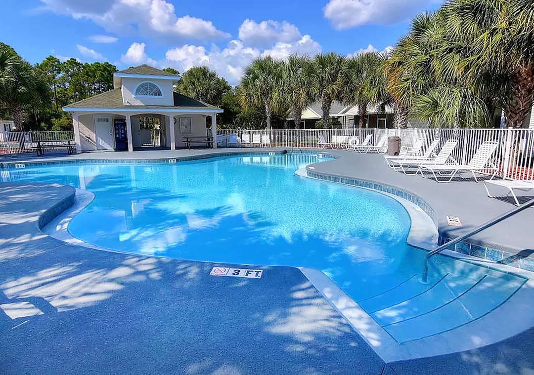 Palm Cove swimming pool 