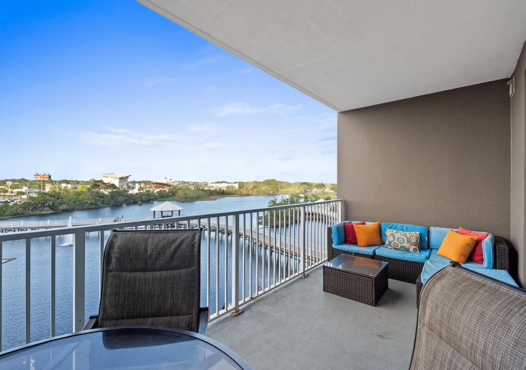 Scenic Lakeview Balcony