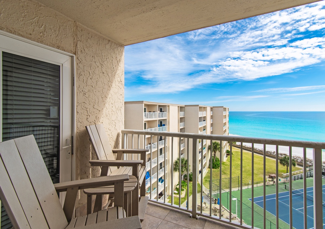 Hol. Surf & Racquet Club 710 balcony