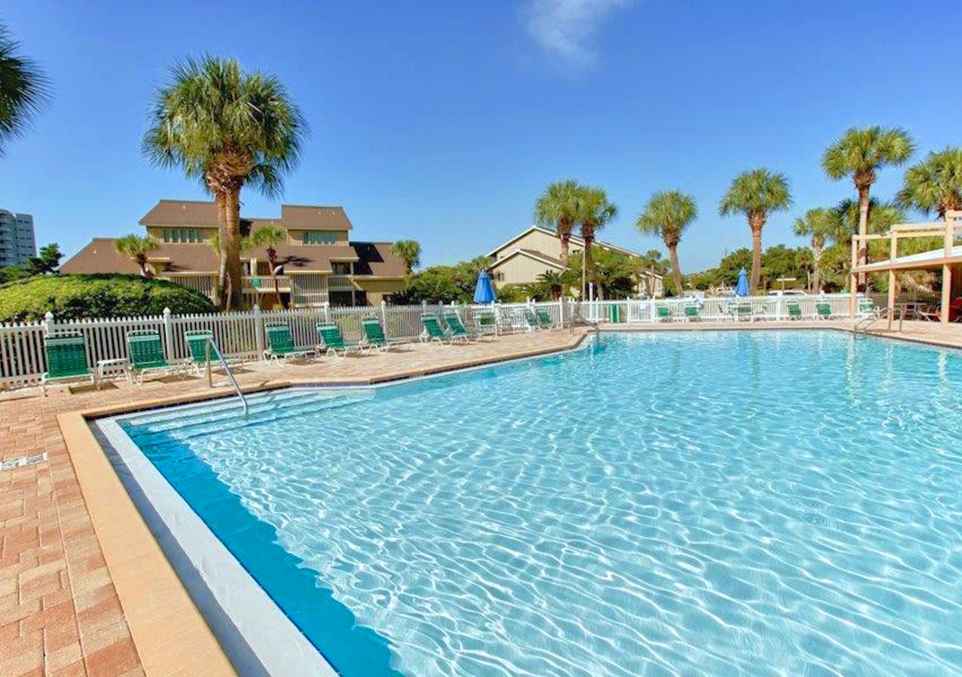 Fabulous Complex Pool 