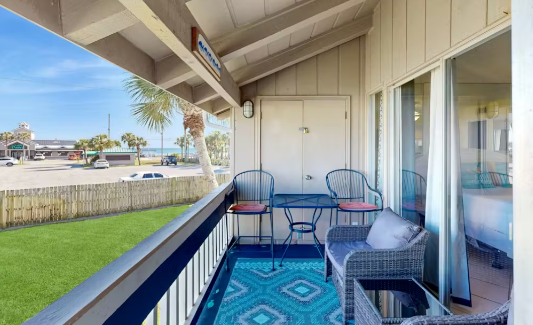 Chateau La Mer #1D balcony