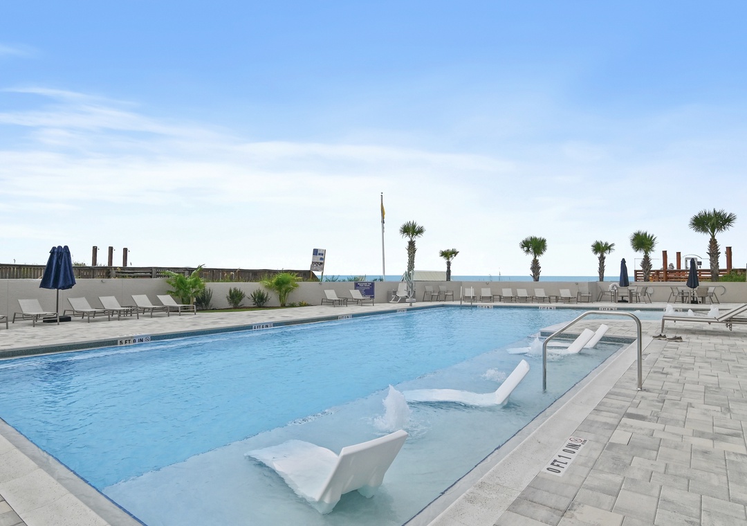 Stunning beachfront pool