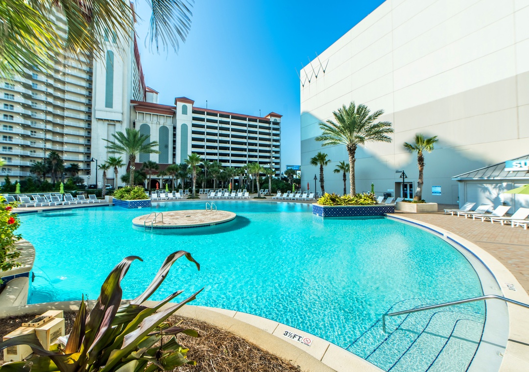 Fabulous pool at Laketown Wharf