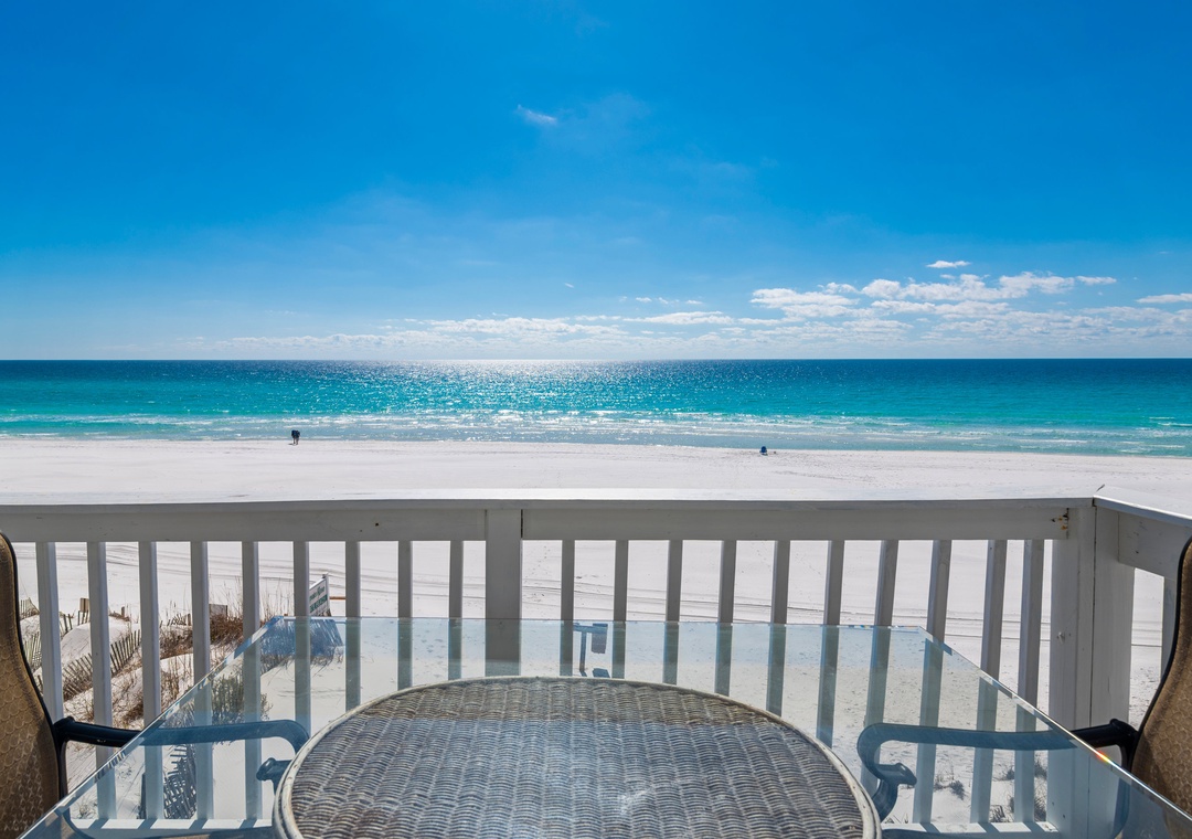 Summer Haven A balcony