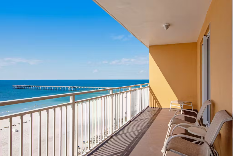 Sterling Reef 405 balcony