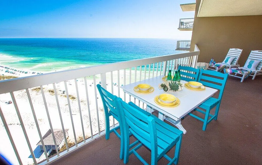 Pelican Beach Resort 1912 balcony