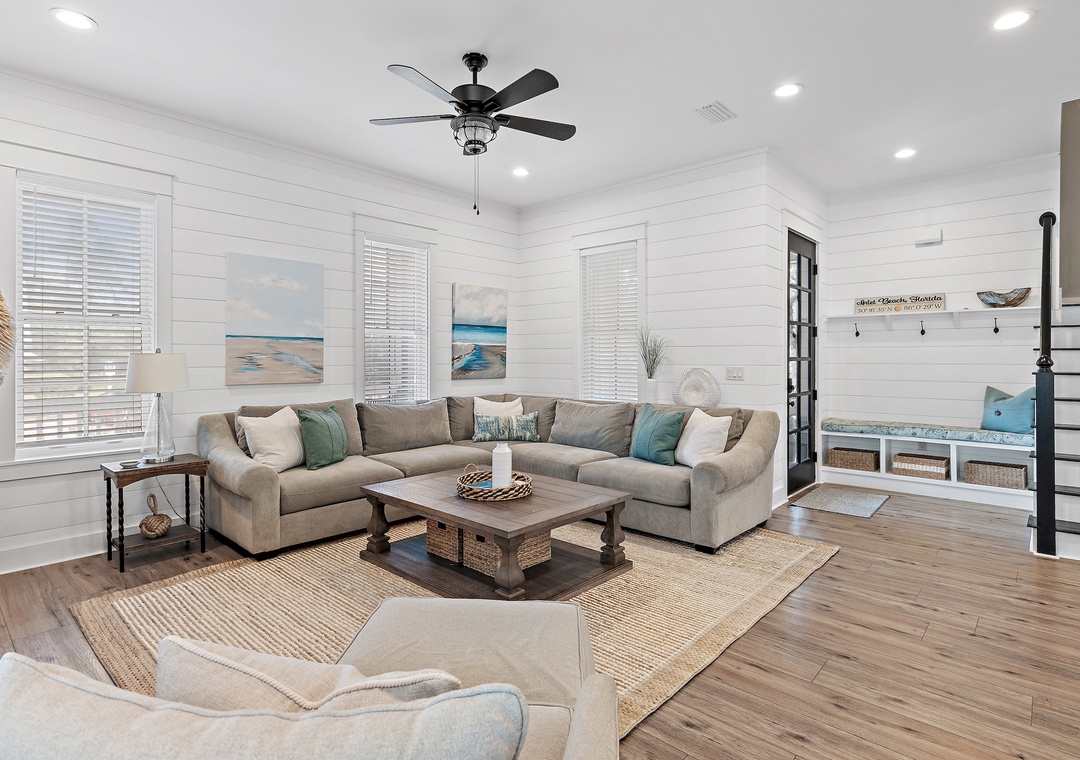 Bright & Comfortable Living Room