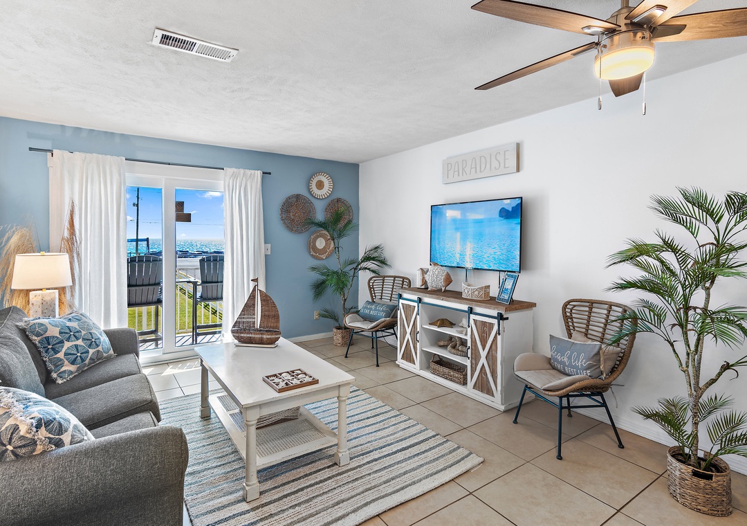 Tradewinds Condominium #28- At the Beach!