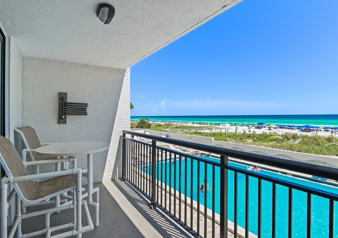 Beautiful Gulf Front Views from Balcony!