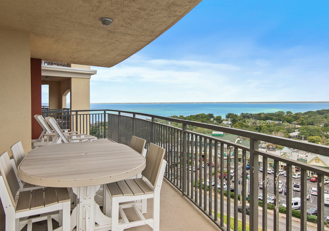 Emerald Grande E810 balcony