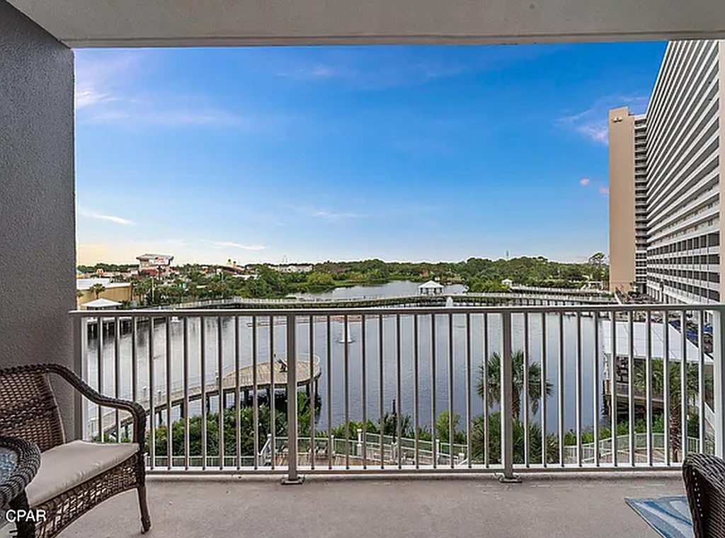 Laketown Wharf 329 balcony