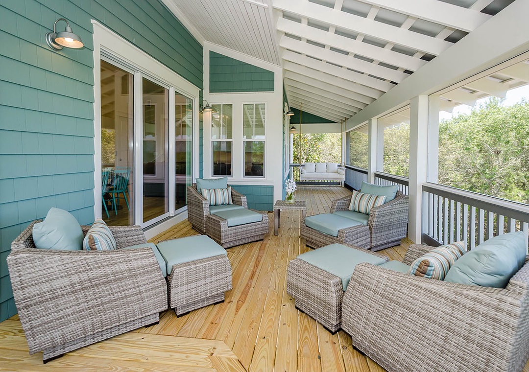 Sea Glass on 30A screened in patio