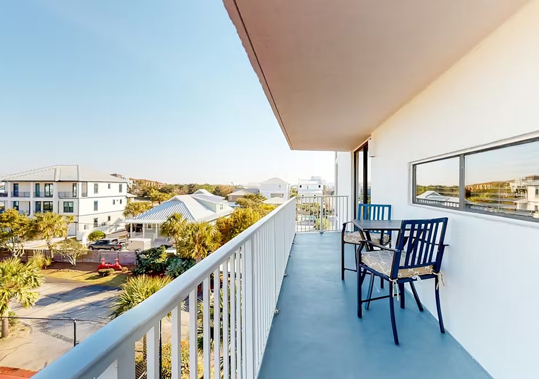 Mainsail 334 balcony