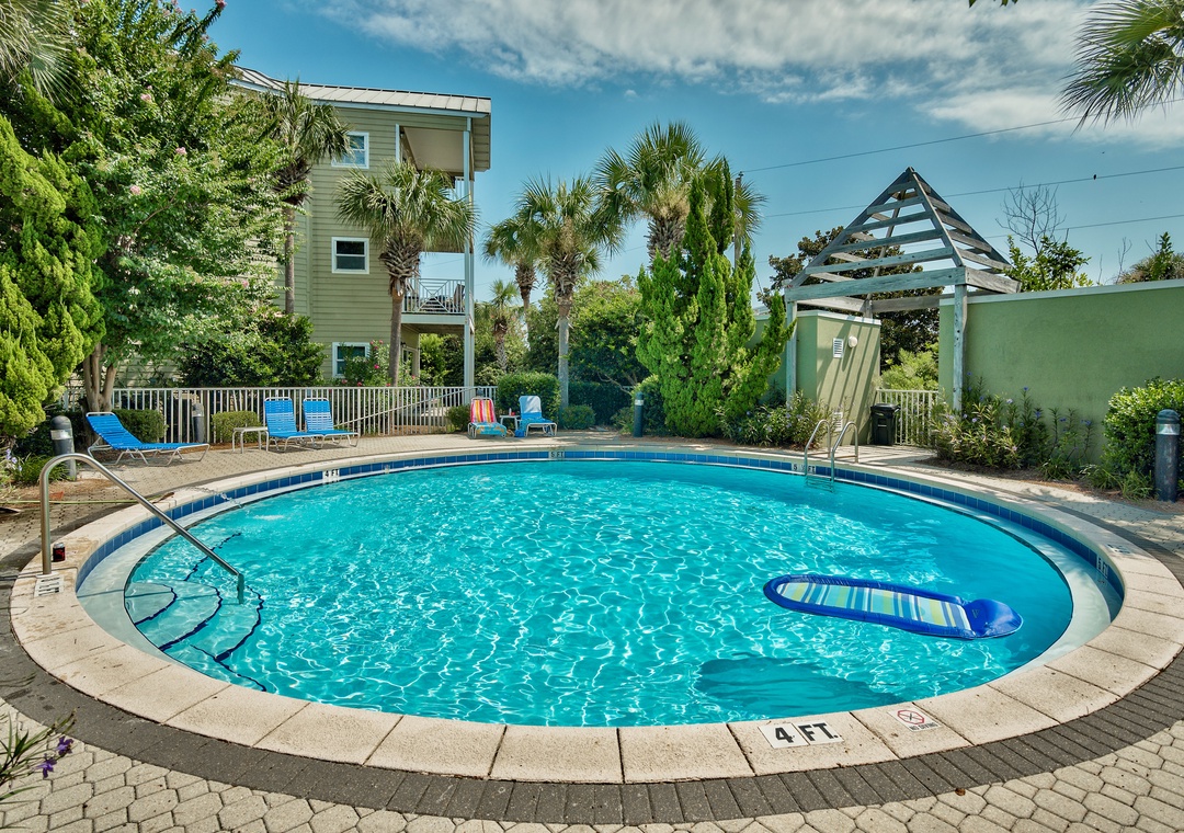 Beach Pointe pool