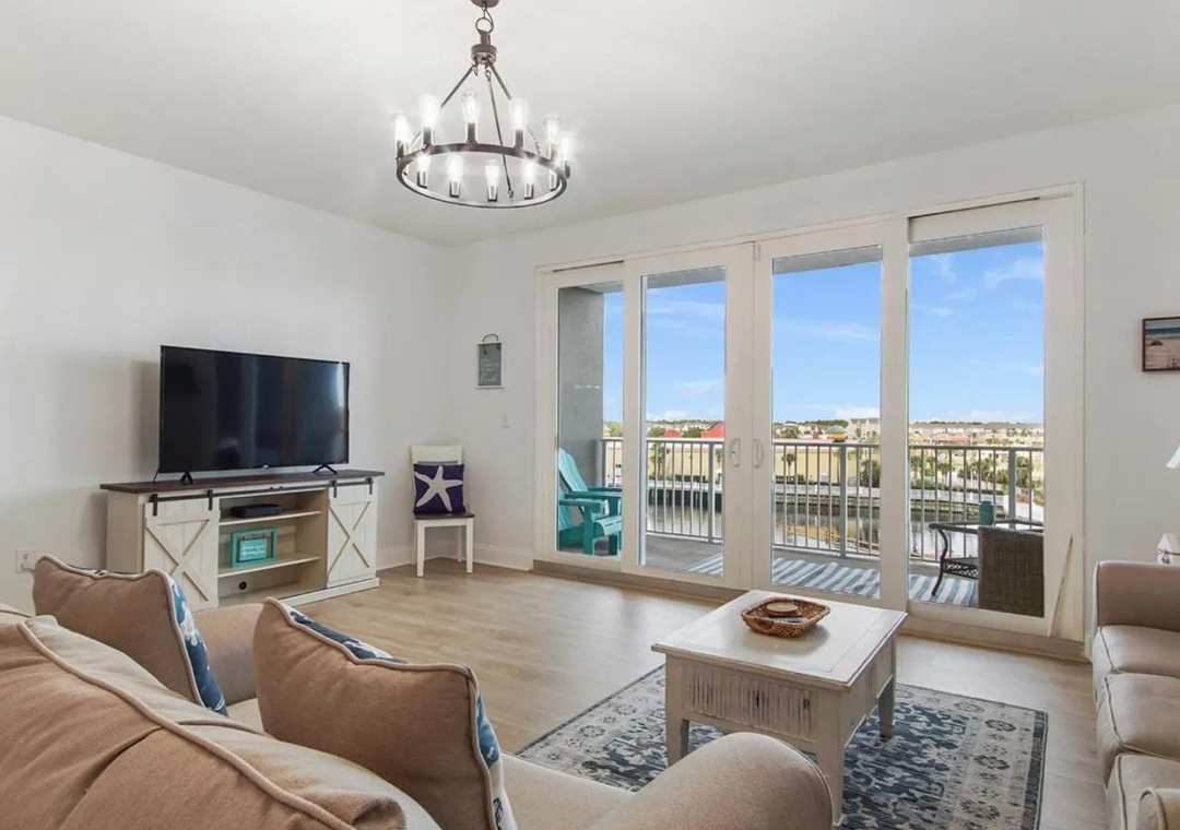 Laketown Wharf 318