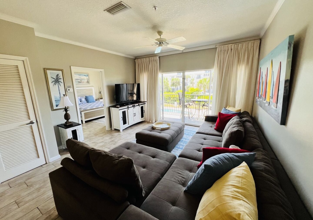 Emerald Waters 204- Sweet Retreat living room