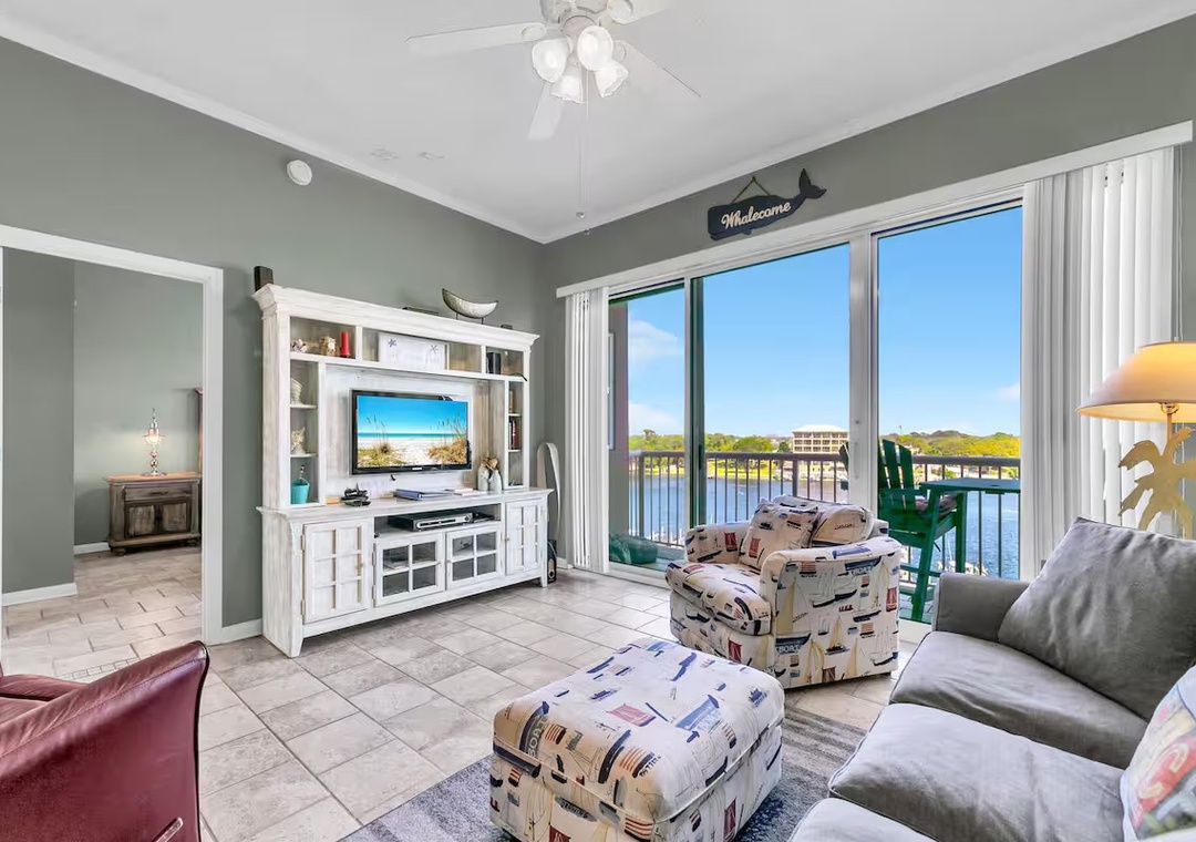Palm Court Yacht Club 604