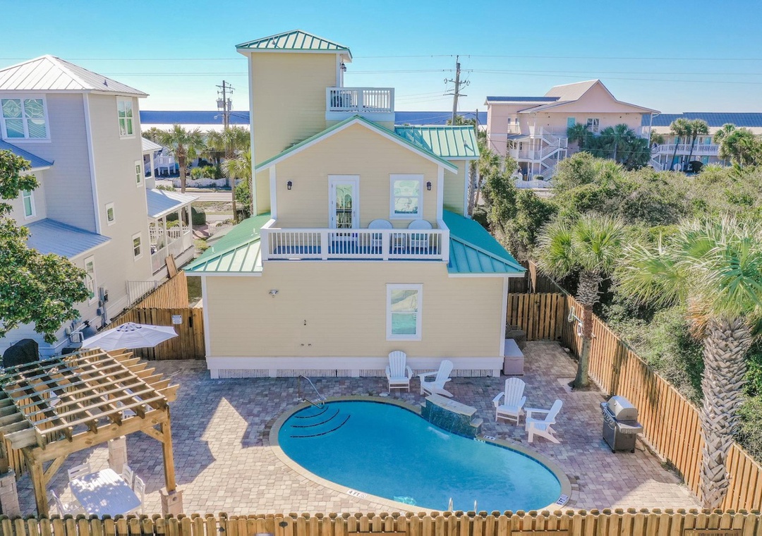 Backyard Private Pool