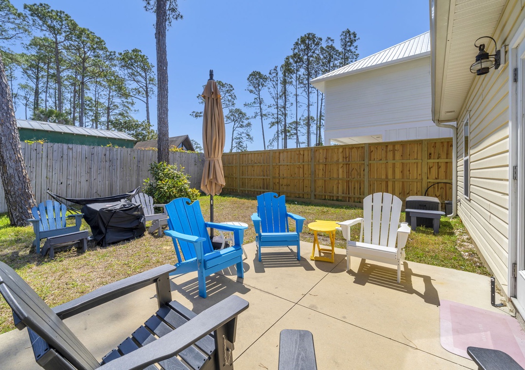 Spacious backyard - Bring your pet!