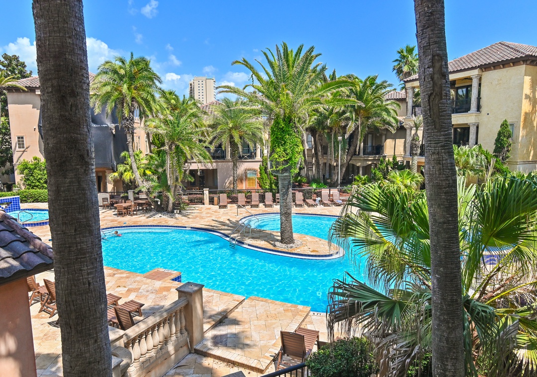 Stunning Views of the Tropical Lagoon Pool