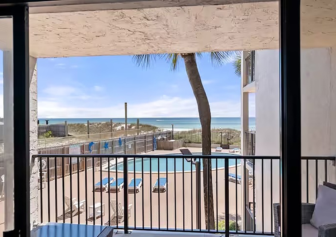 Moondrifter 205 balcony