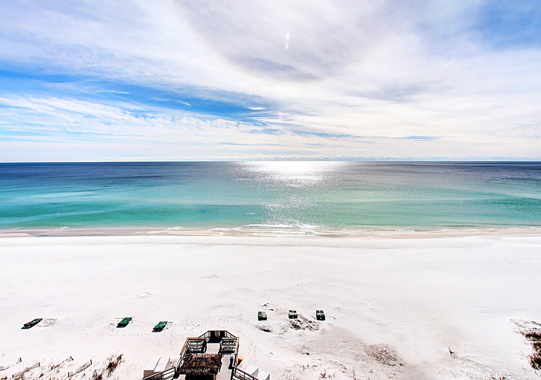 Gorgeous beach in front of Sundestin