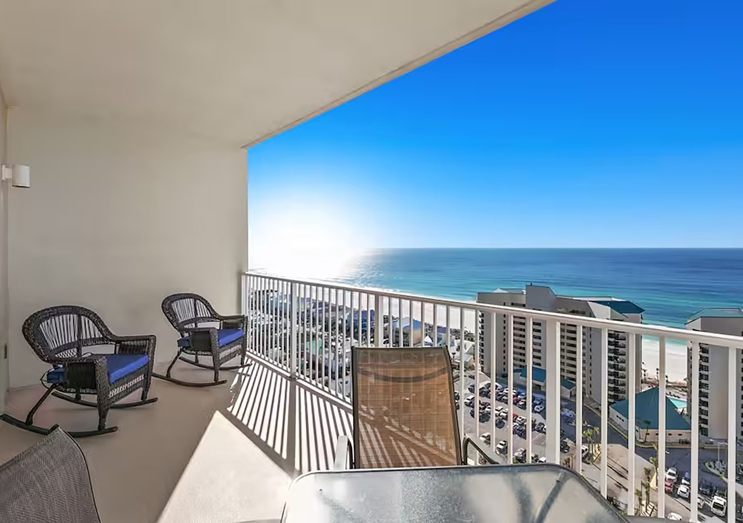Laketown Wharf 1817 balcony