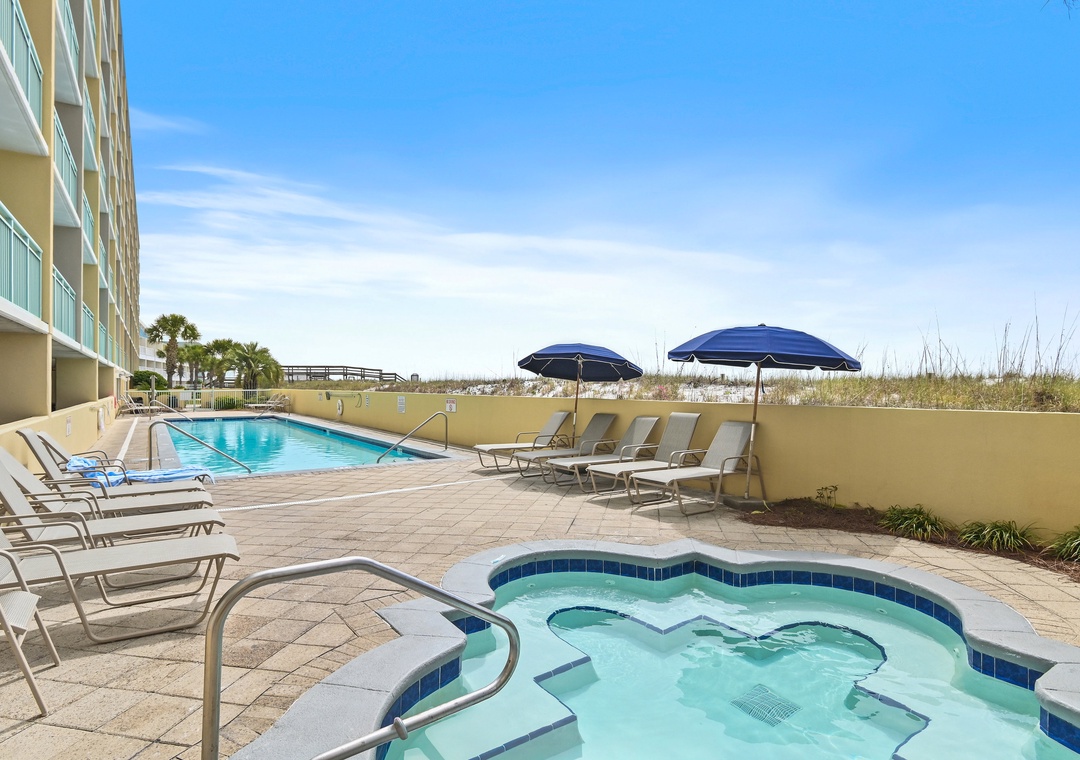 Pelican Isle Pool plus Hot tub