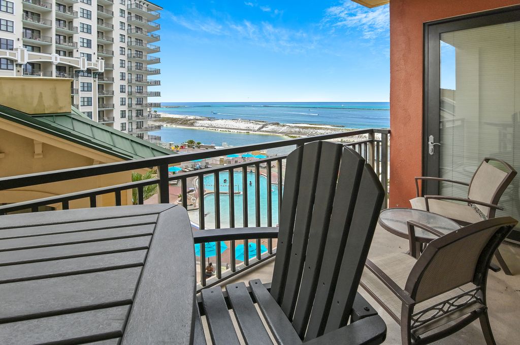 Emerald Grande W522- Harbor Breeze