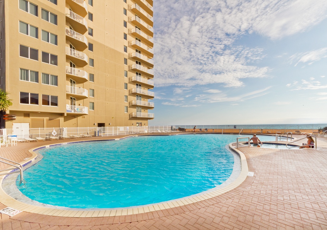 Inviting Gulf side pool