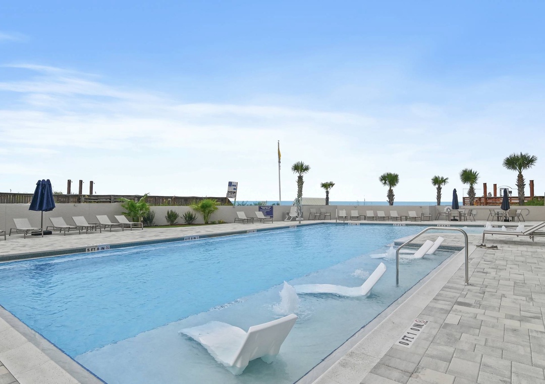 Stunning beachfront pool