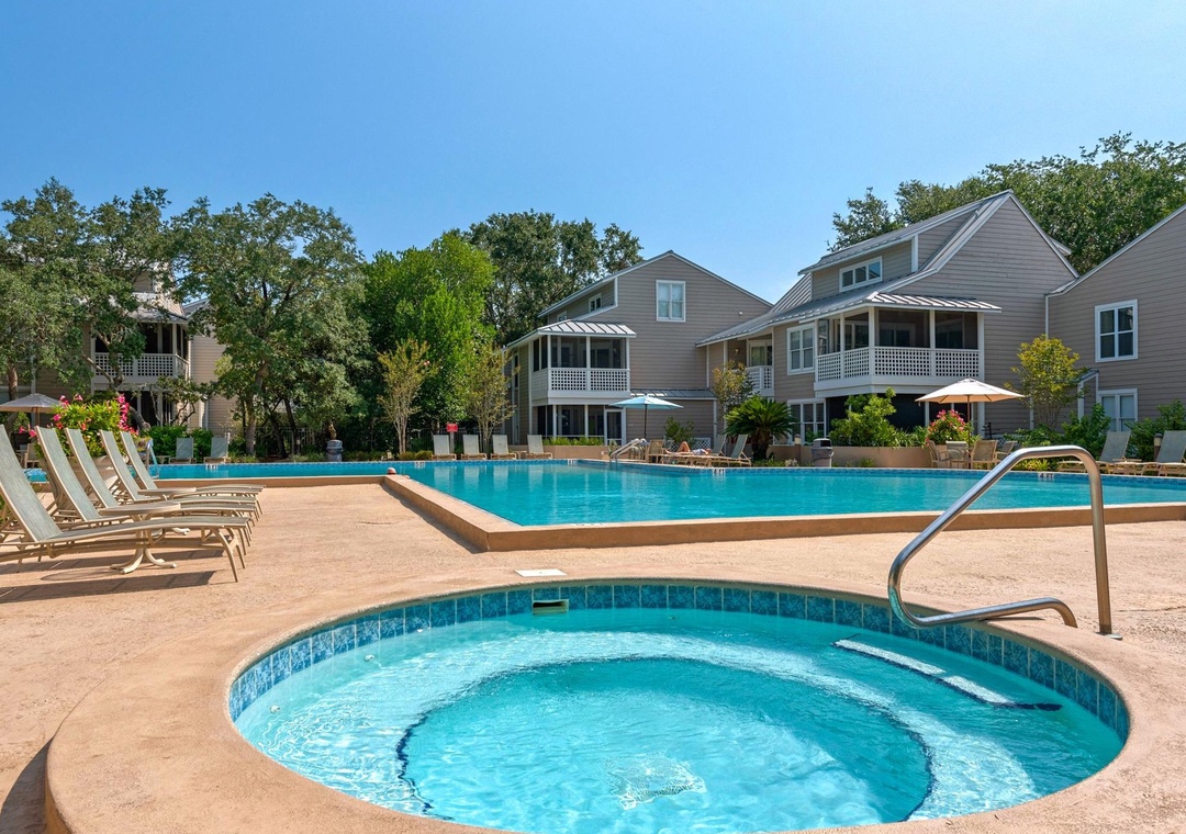 Cottage Hot Tub and Pool