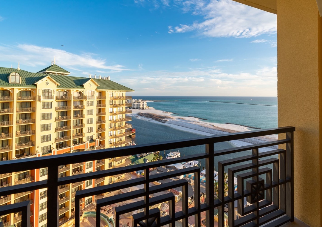 Emerald Grande W1322- Gem of Emerald Grande private balcony