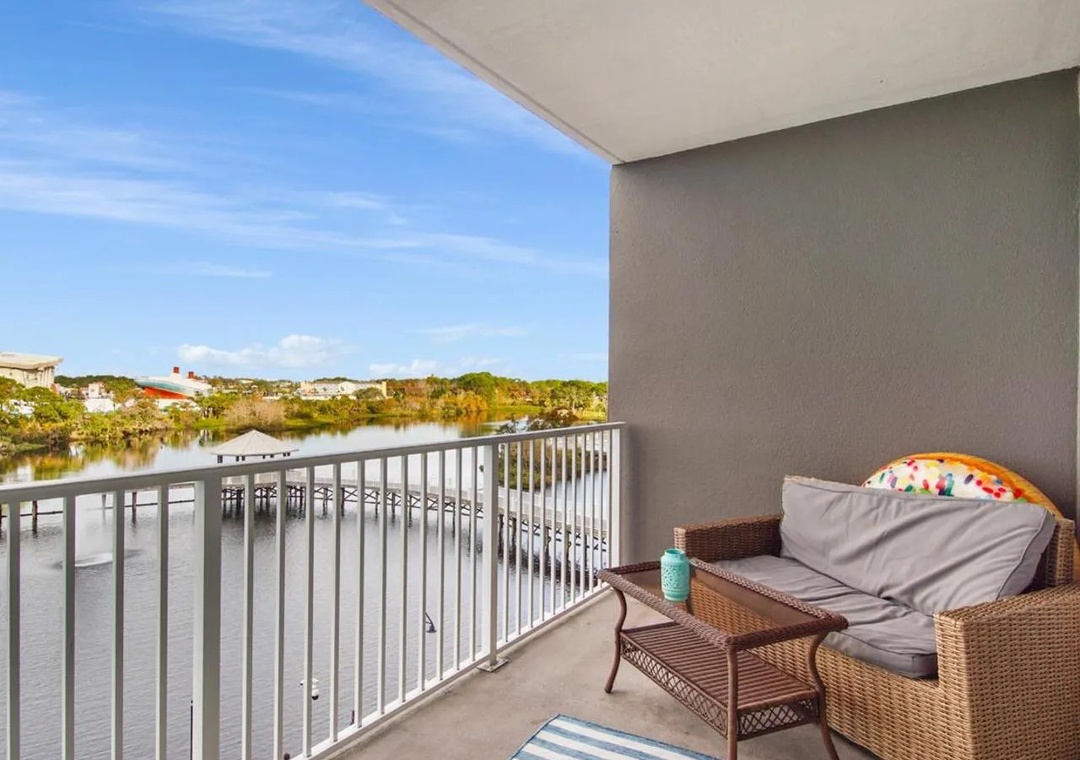 Laketown Wharf 318 lake view