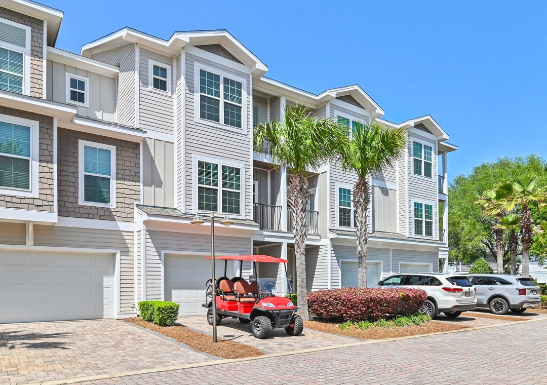 Driftwood Townhomes #3- Liv Salty