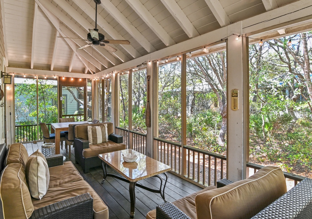 The Brown Pelican patio