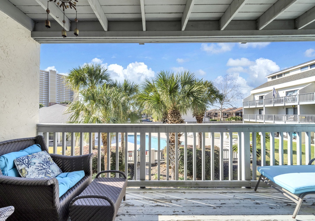 Endless Summer E10- Sunset Shack balcony