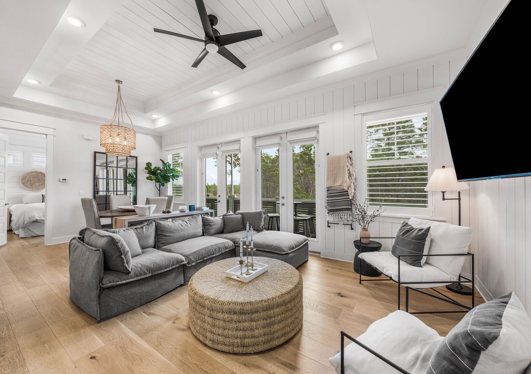 Spacious living room