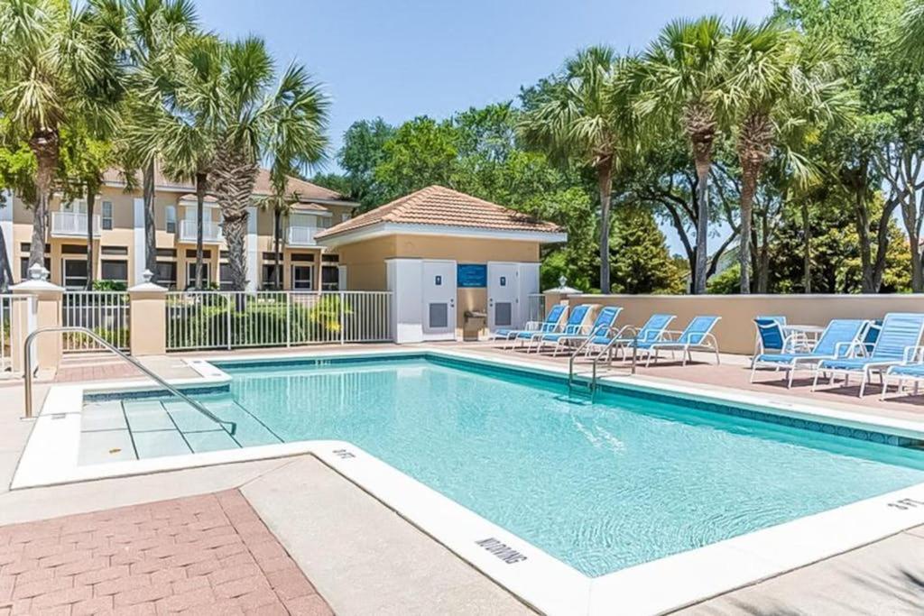 Captiva pool