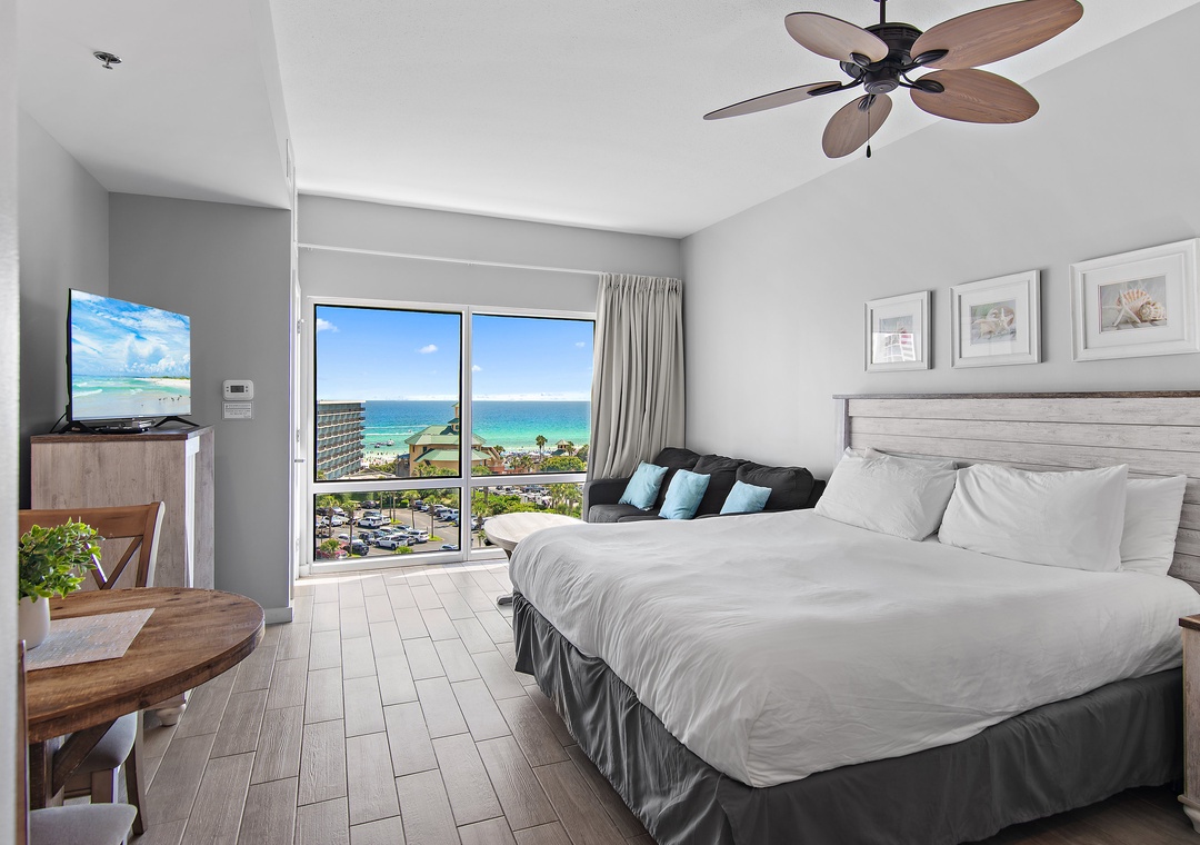 Studio suite featuring a king bed, sleeper sofa, and Gulf views