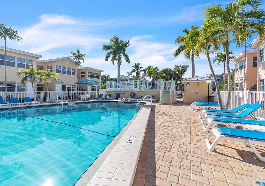 Barefoot Beach Resort Heated pool