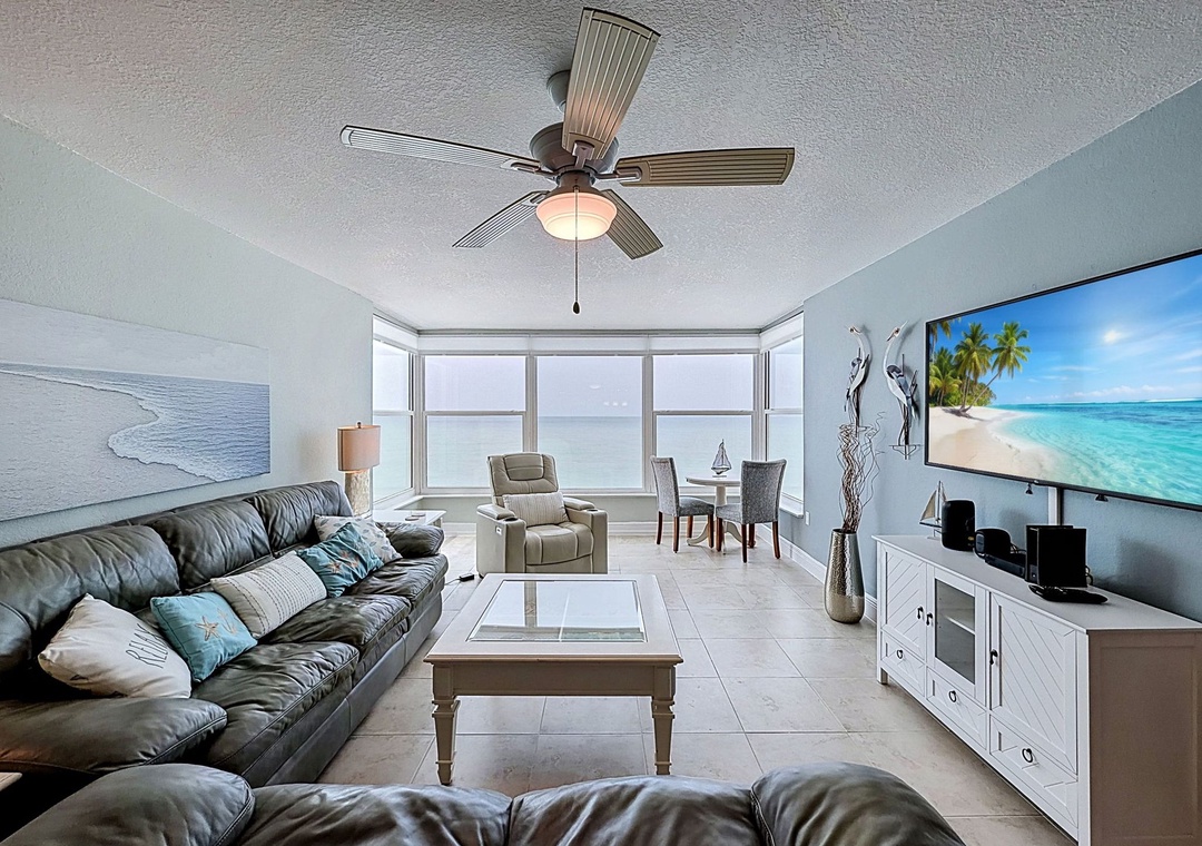 Living Room with Awesome Gulf Views!