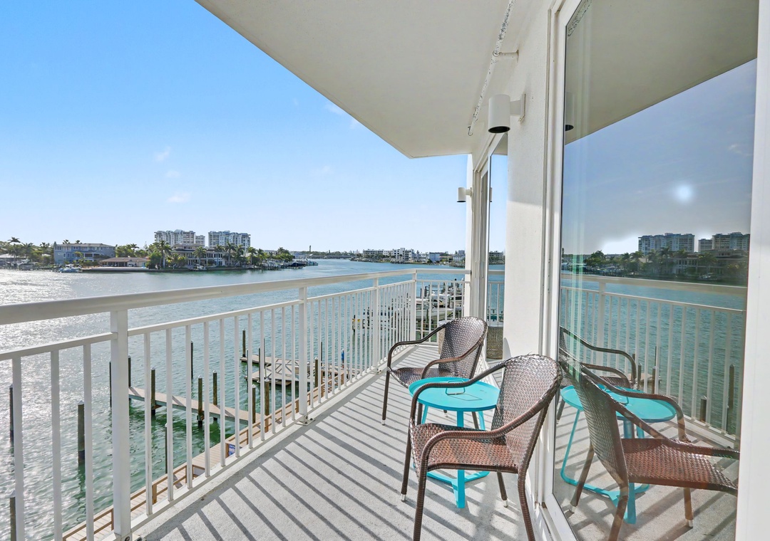 Awesome Views of the Intracoastal Waterway - Watch the Boats and Dolphins!