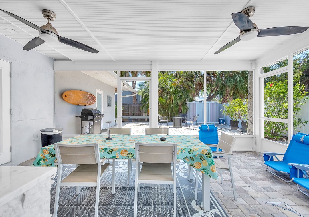 Covered Lanai with Outdoor Dining