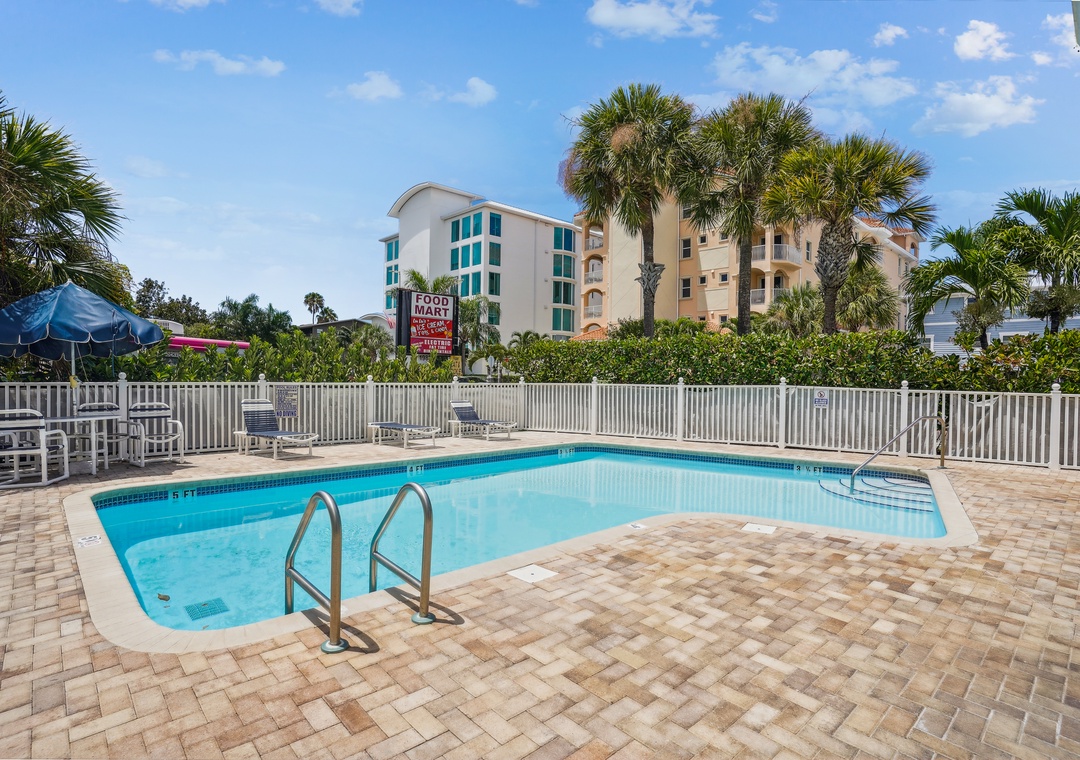 Mariner's Pointe pool