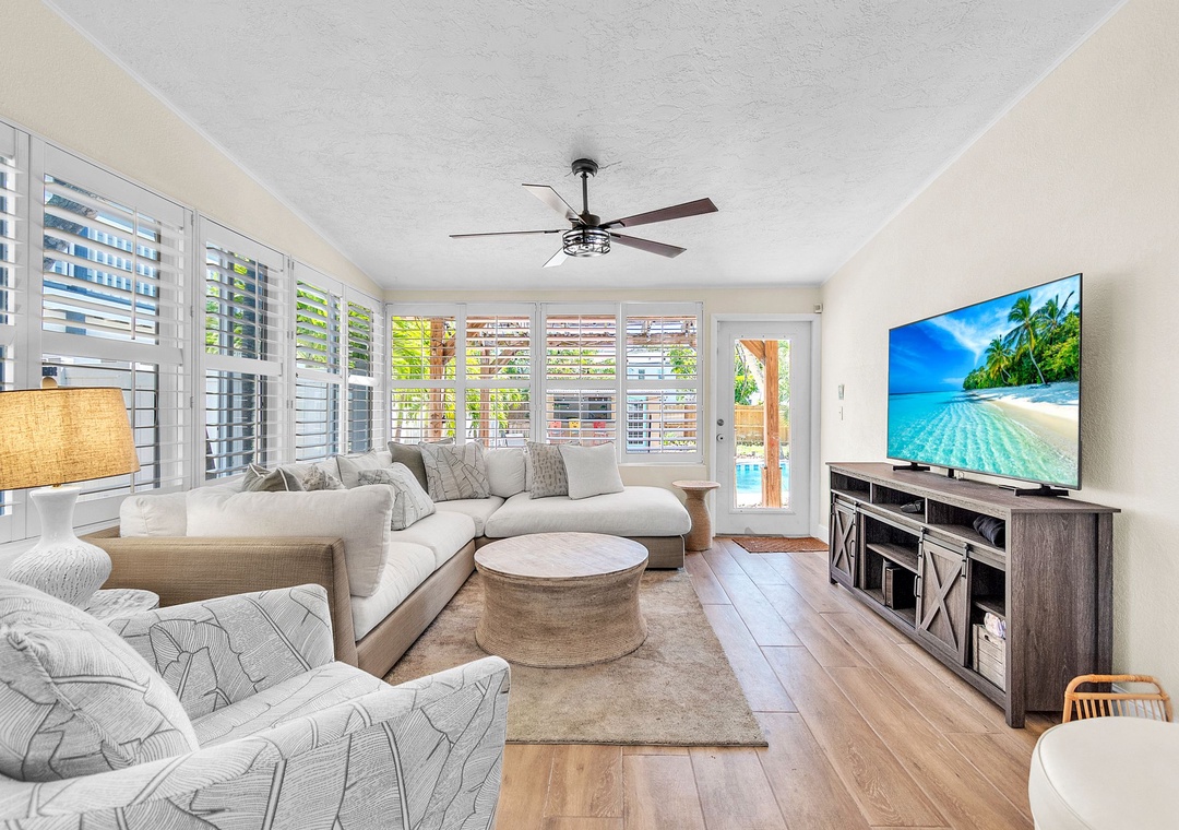 Spacious Living Room with SmartTV and Patio Access